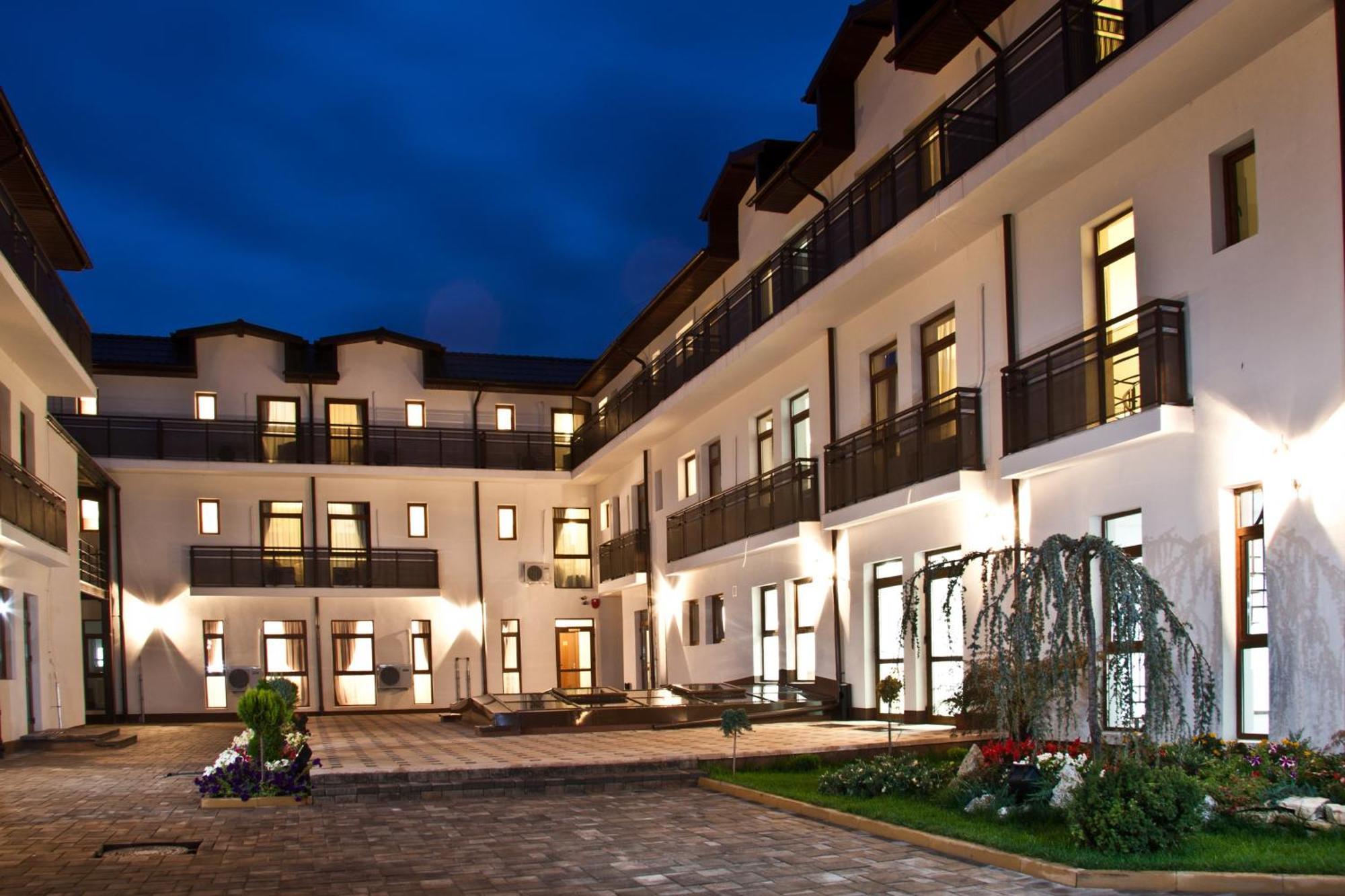 Hotel King Targoviste Zewnętrze zdjęcie